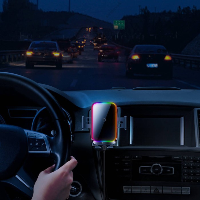 Автомобільний тримач із бездротовою зарядкою Baseus Halo car holder with 15W inductive charger Black SUDD000001