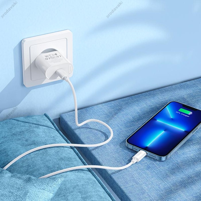Мережевий зарядний пристрій HOCO C109A Fighter single port charger Lightning cable 20W White