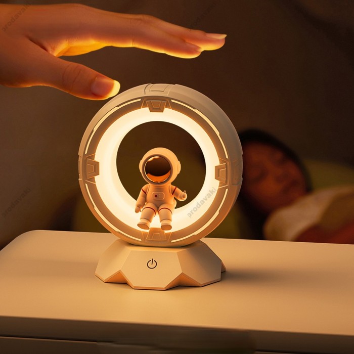Нічний світильник-проектор XO OZ12 Spaceman Tri-color Night Light Pat Light White