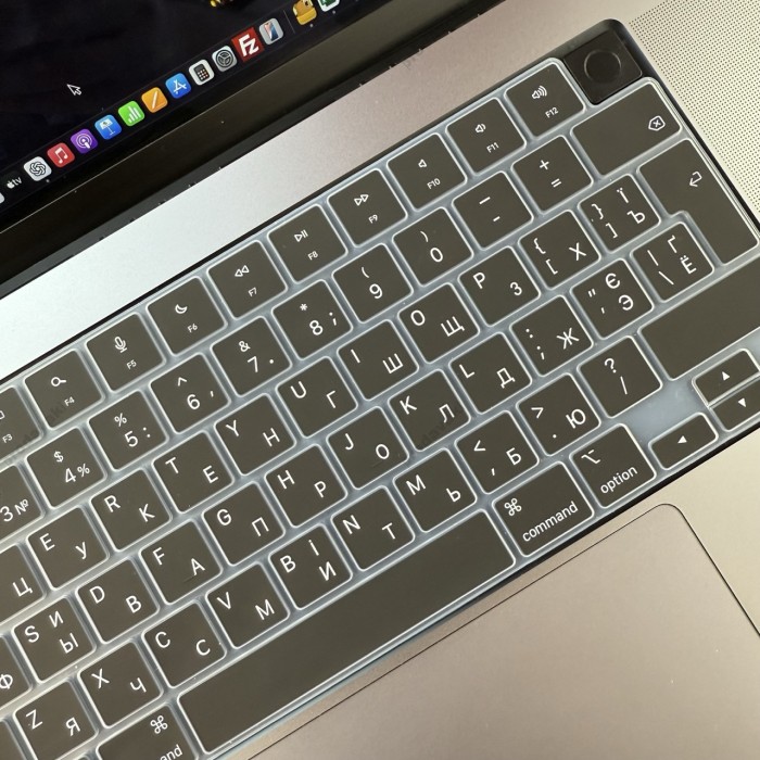 Силіконова накладка xVibe на клавіатуру MacBook New Pro 16.2" 2021-2026 Українскі літери EU Black